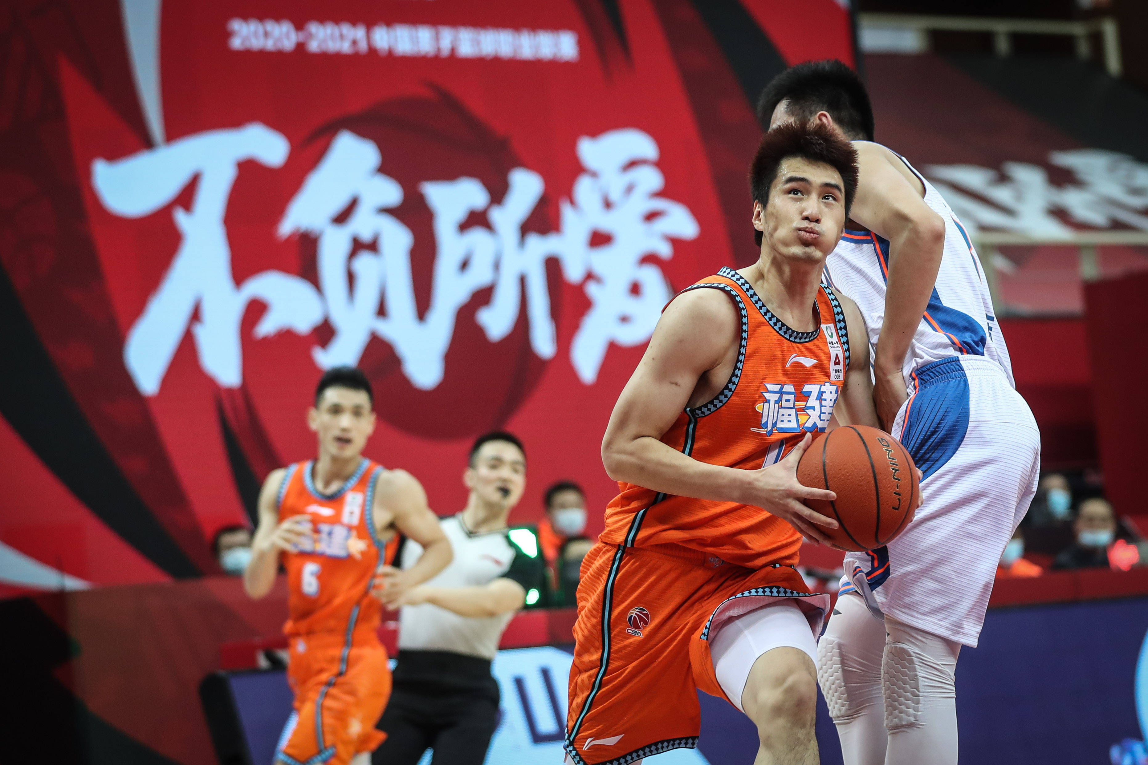 江西男篮主场击败湖北，保持晋级希望