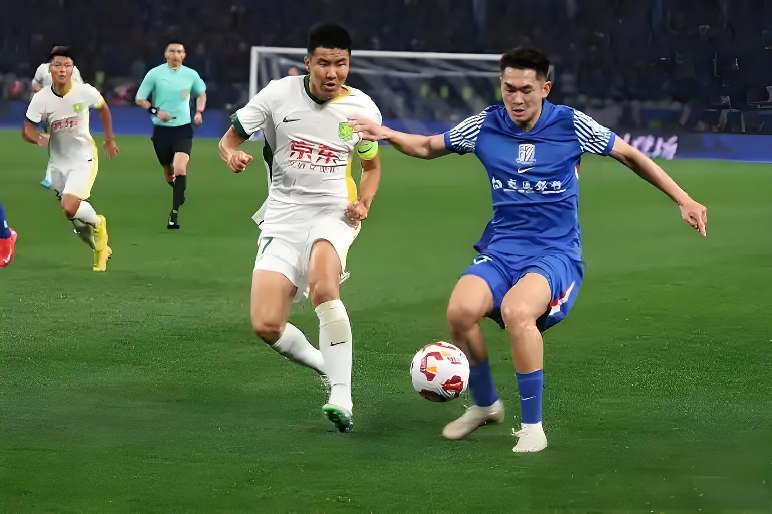 关于中超俱乐部竞争沸沸扬扬，尤其争夺前四更是竞争激烈的信息