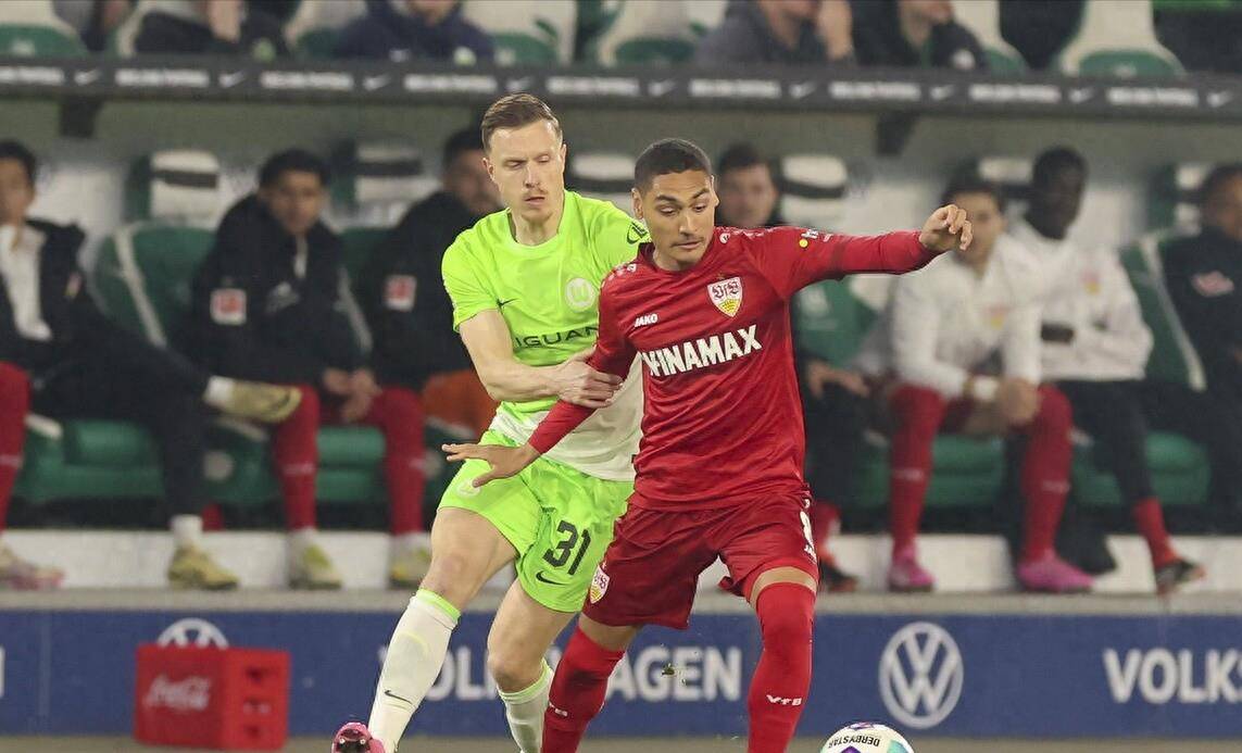 关于沃尔夫斯堡继续保持不败，稳居前列的信息