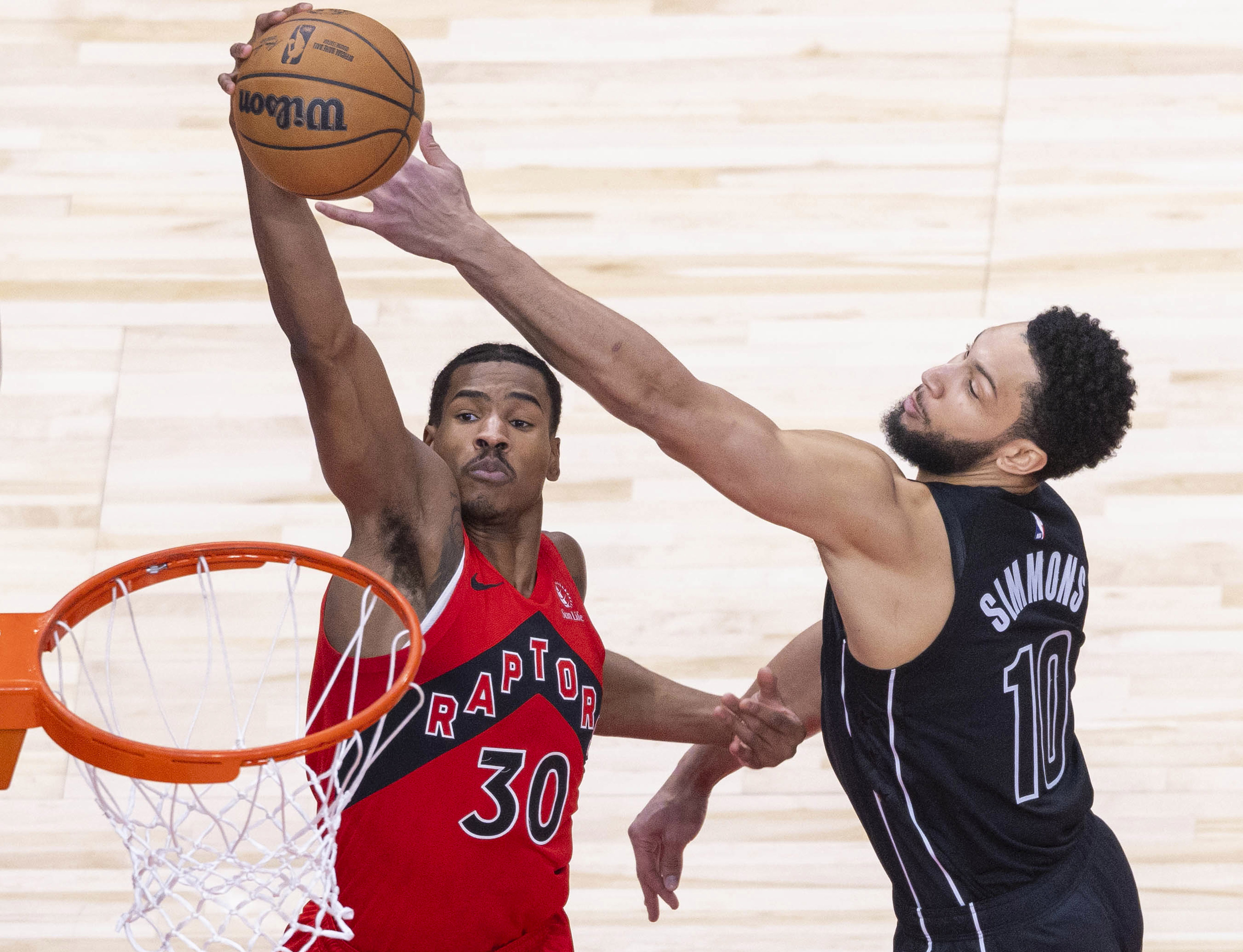 包含猛龙队外线手感火热，三分球命中率高达60%的词条