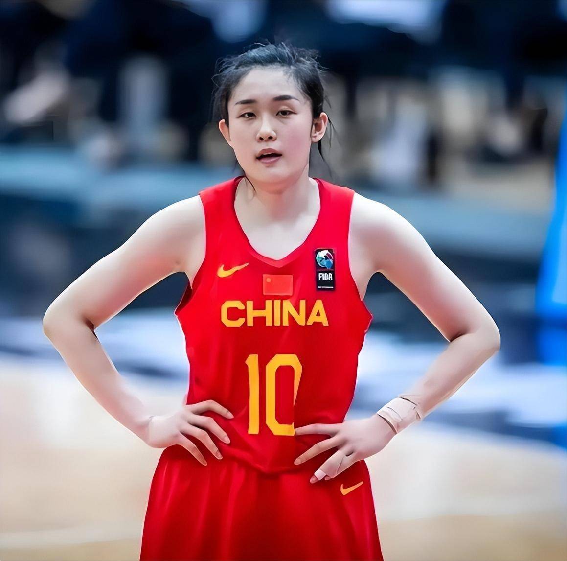 球员代表着国家荣誉,比赛中的表现至关重要的简单介绍 球员代表着国家荣誉,比赛中的表现至关重要的简单介绍