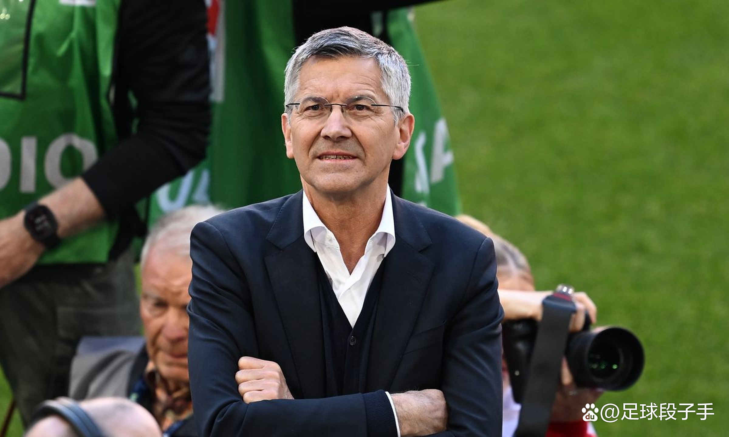 关于拜仁慕尼黑接近签下巴西后卫，强化防线的信息