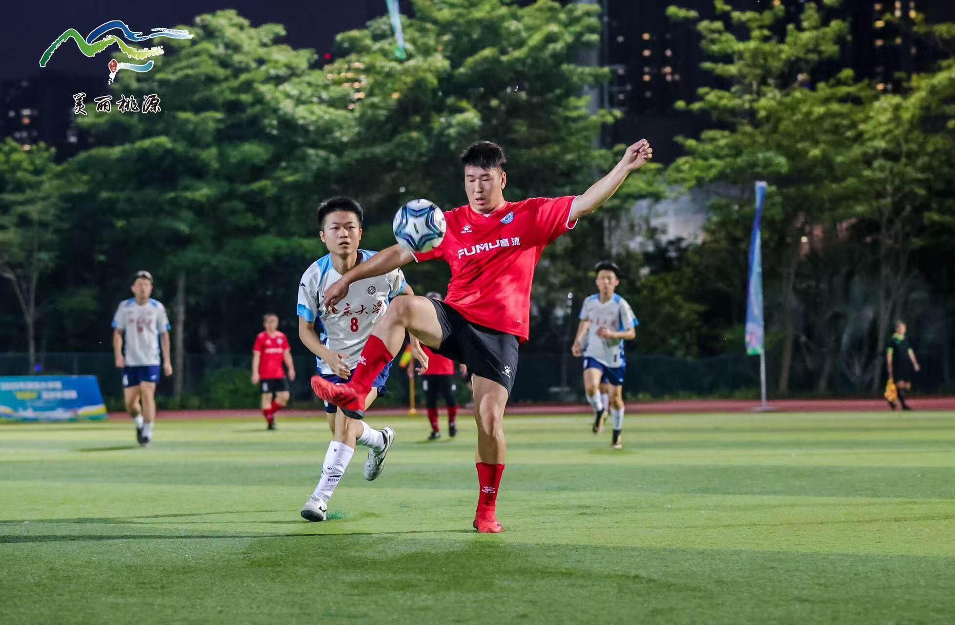 包含世界各地人们对足球赛事的热情与日俱增的词条