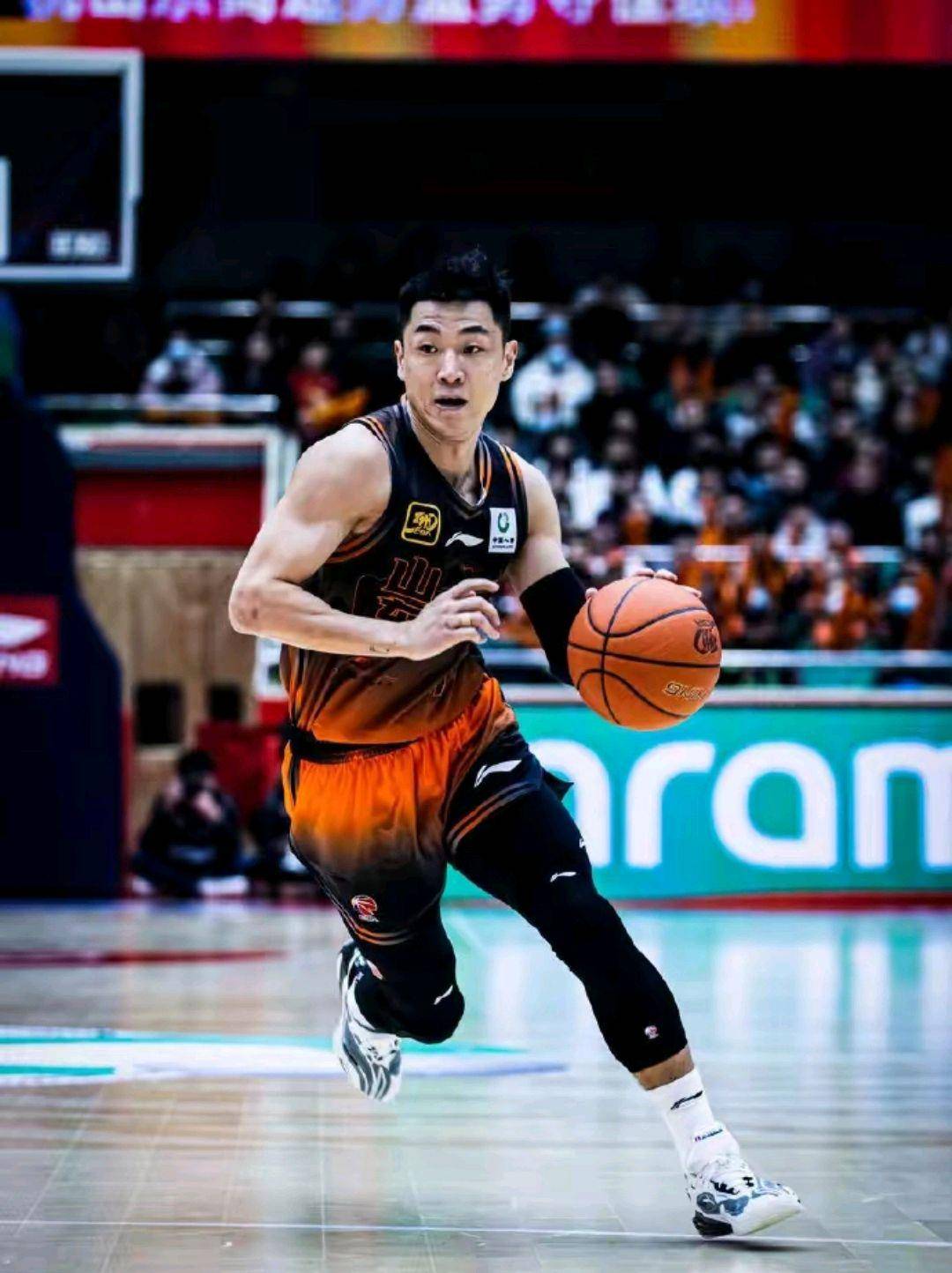 山东男篮前三节领先，安全取胜