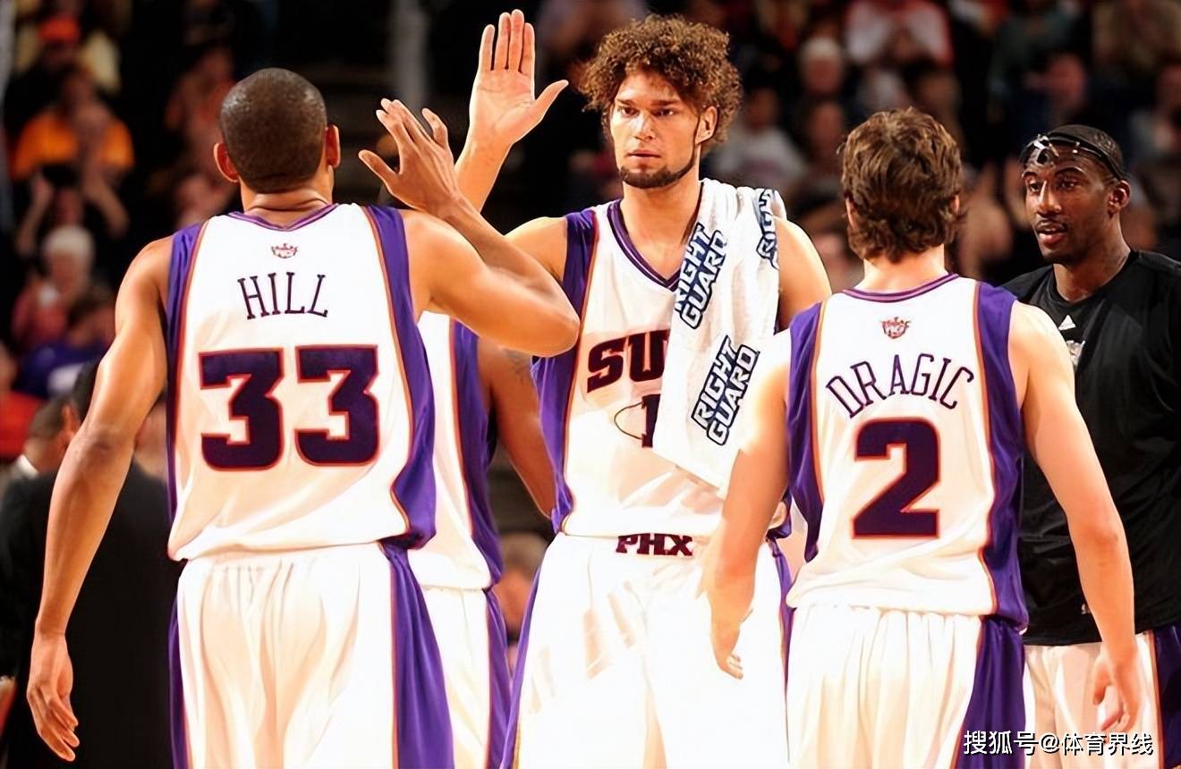 雄鹿大个子球员内线表现抢眼，助球队战胜对手的简单介绍