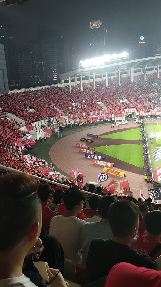 关于广州富力主场作战，精彩表现引发球迷热议的信息