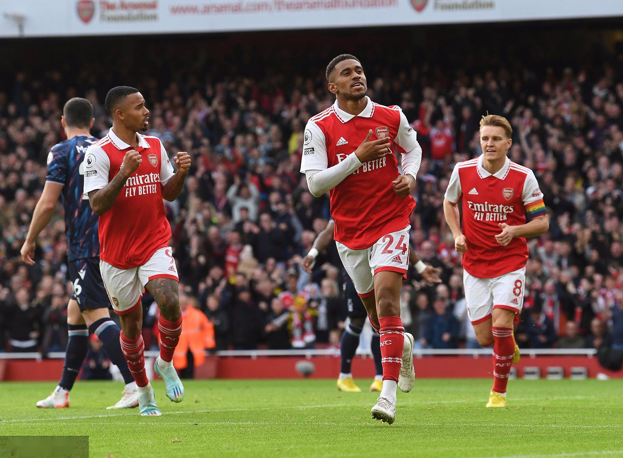 阿森纳队员集体训练，备战下场比赛