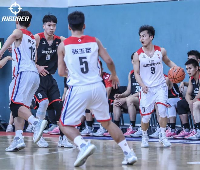 上海男篮痛失比赛,被安徽队完胜 上海男篮痛失比赛,被安徽队完胜