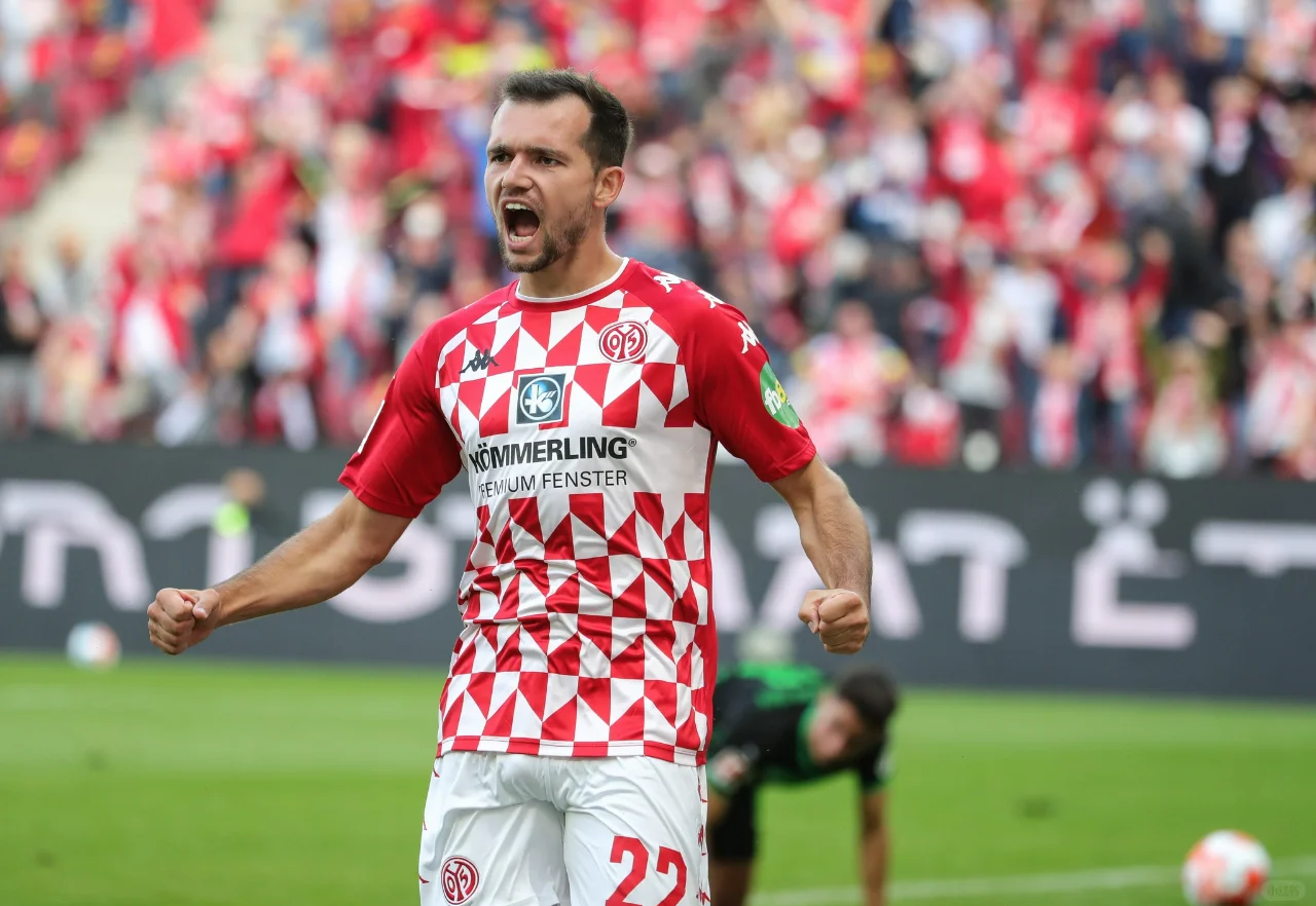 美因茨奋力争取胜利,表现出色的简单介绍 美因茨奋力争取胜利,表现出色的简单介绍