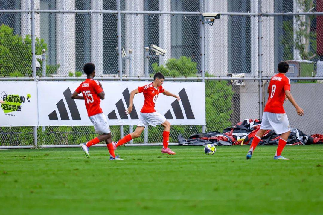 阿迪达斯宣布赞助阿联酋国家队新队服