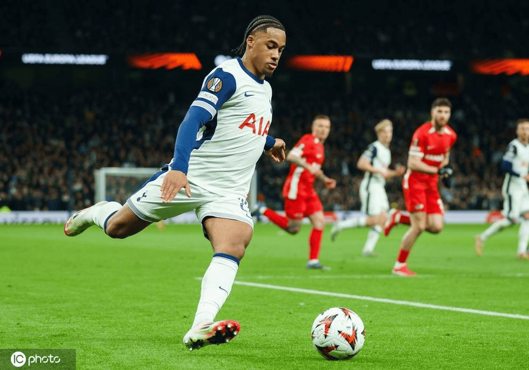 热刺一方小胜，梅开二度队长神勇发挥的简单介绍