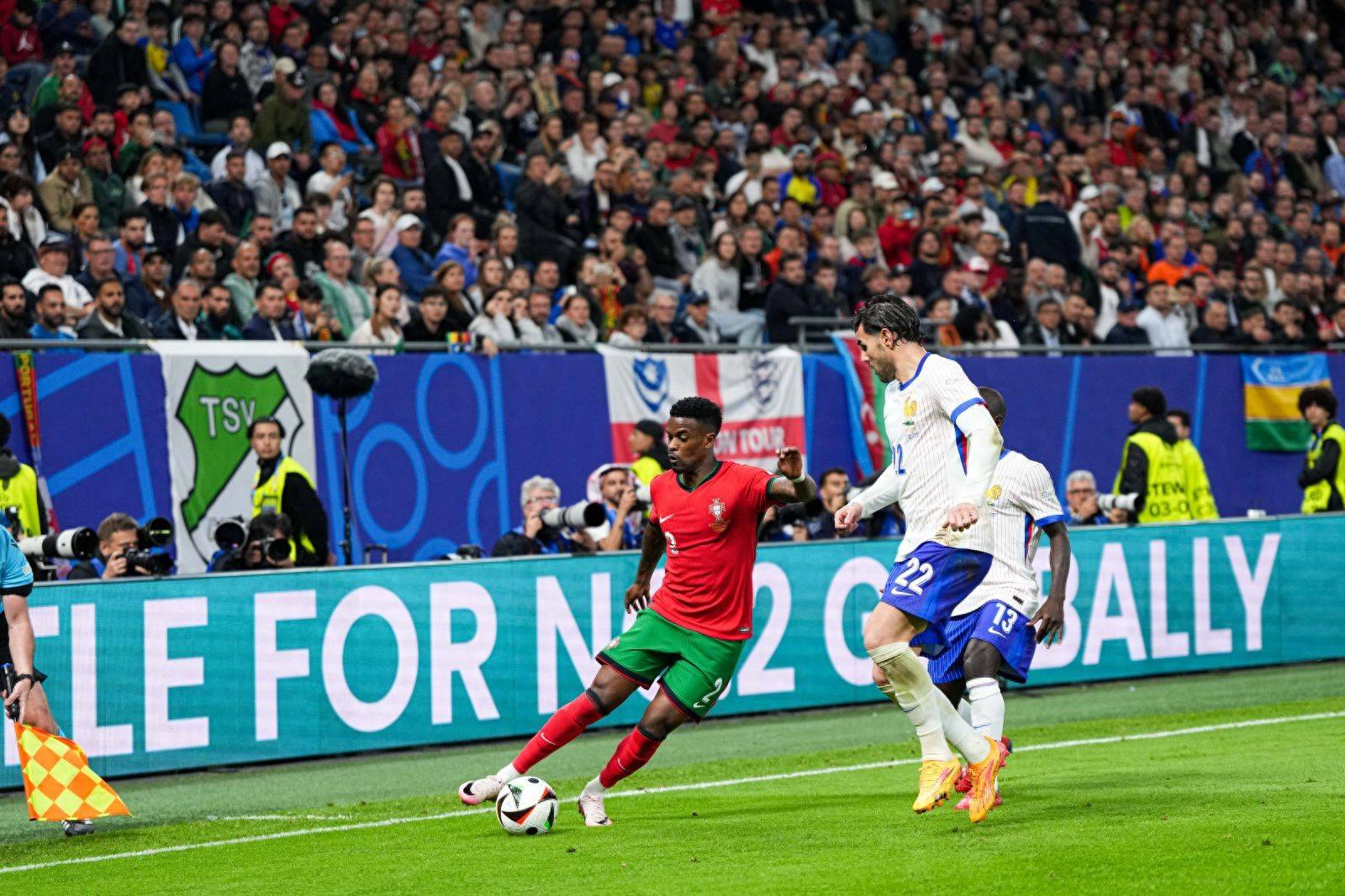 关于欧洲杯四强内战即将爆发，谁能捧起奖杯？的信息