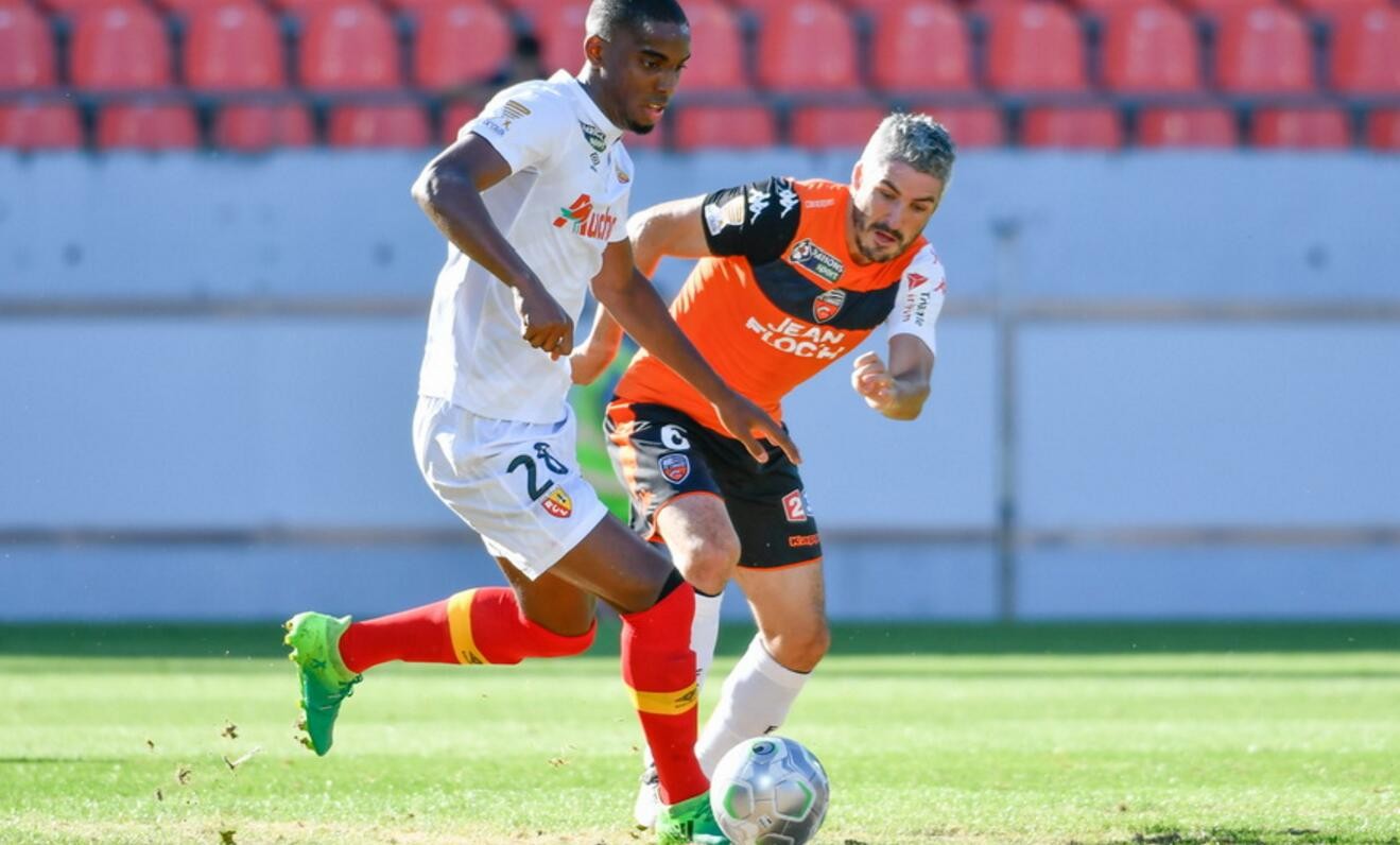 沙尔克客场逆袭，取得重要的胜利