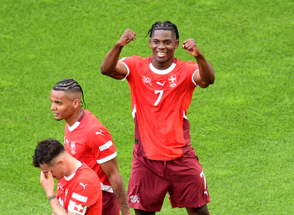 瑞士队积极备战迎战,冲刺成功见曙光 瑞士队积极备战迎战,冲刺成功见曙光