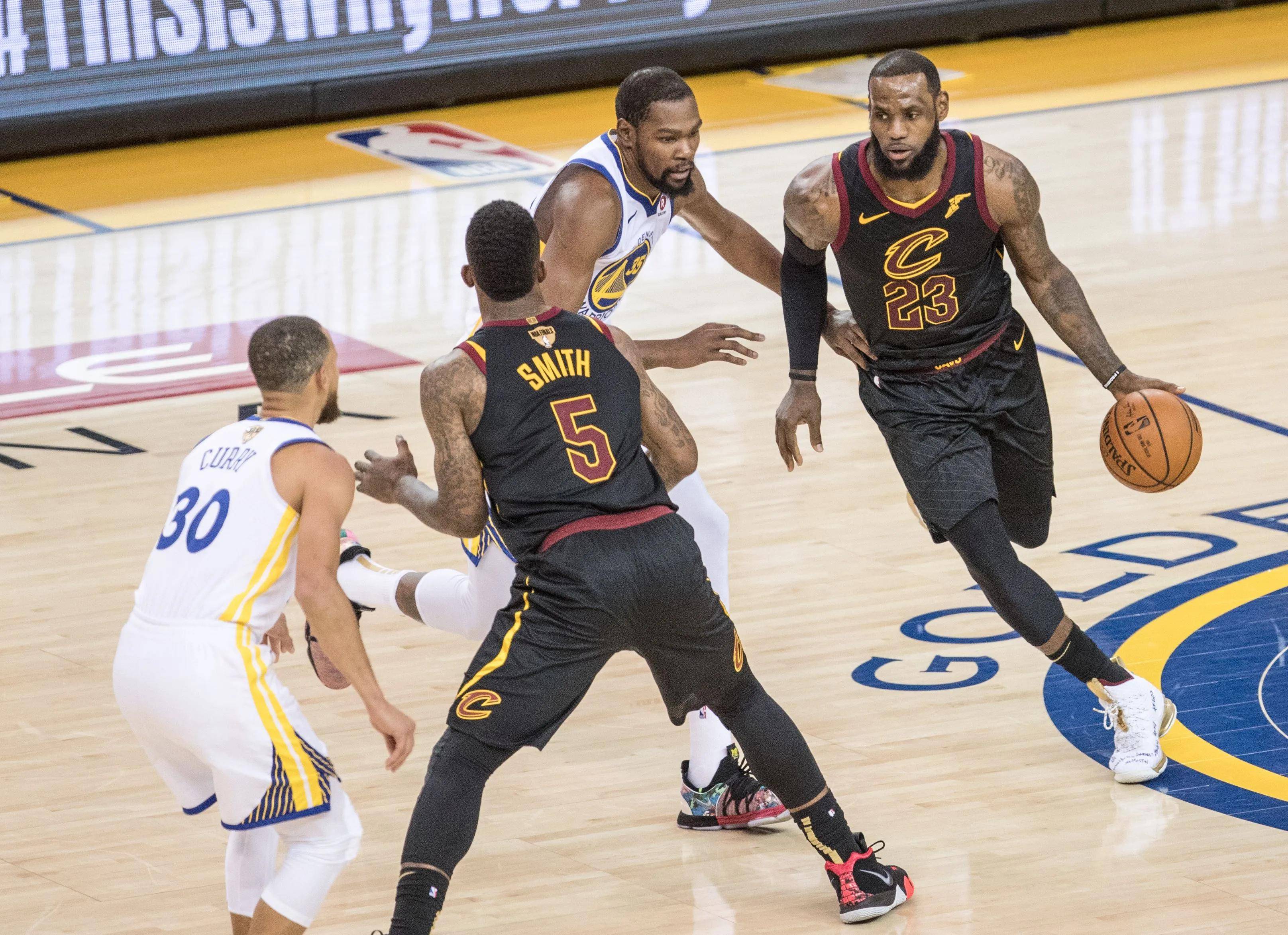 包含热火客场力克骑士，取得四连胜的词条