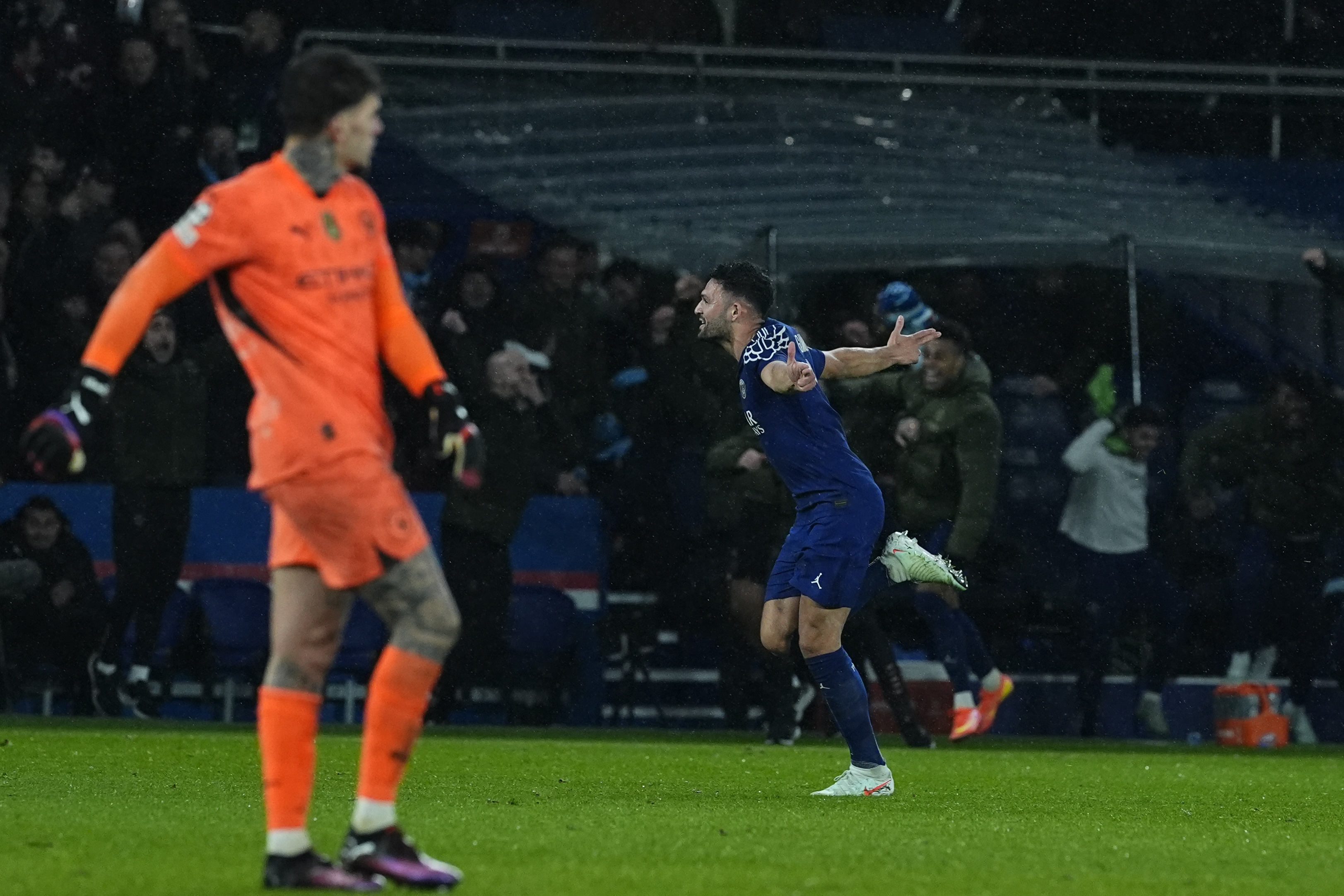 包含巴黎圣日耳曼对阵兰斯：谁将胜出？的词条