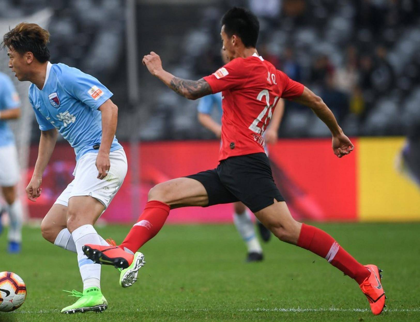 包含深圳佳兆业主场战平青岛黄海，追平对手的词条