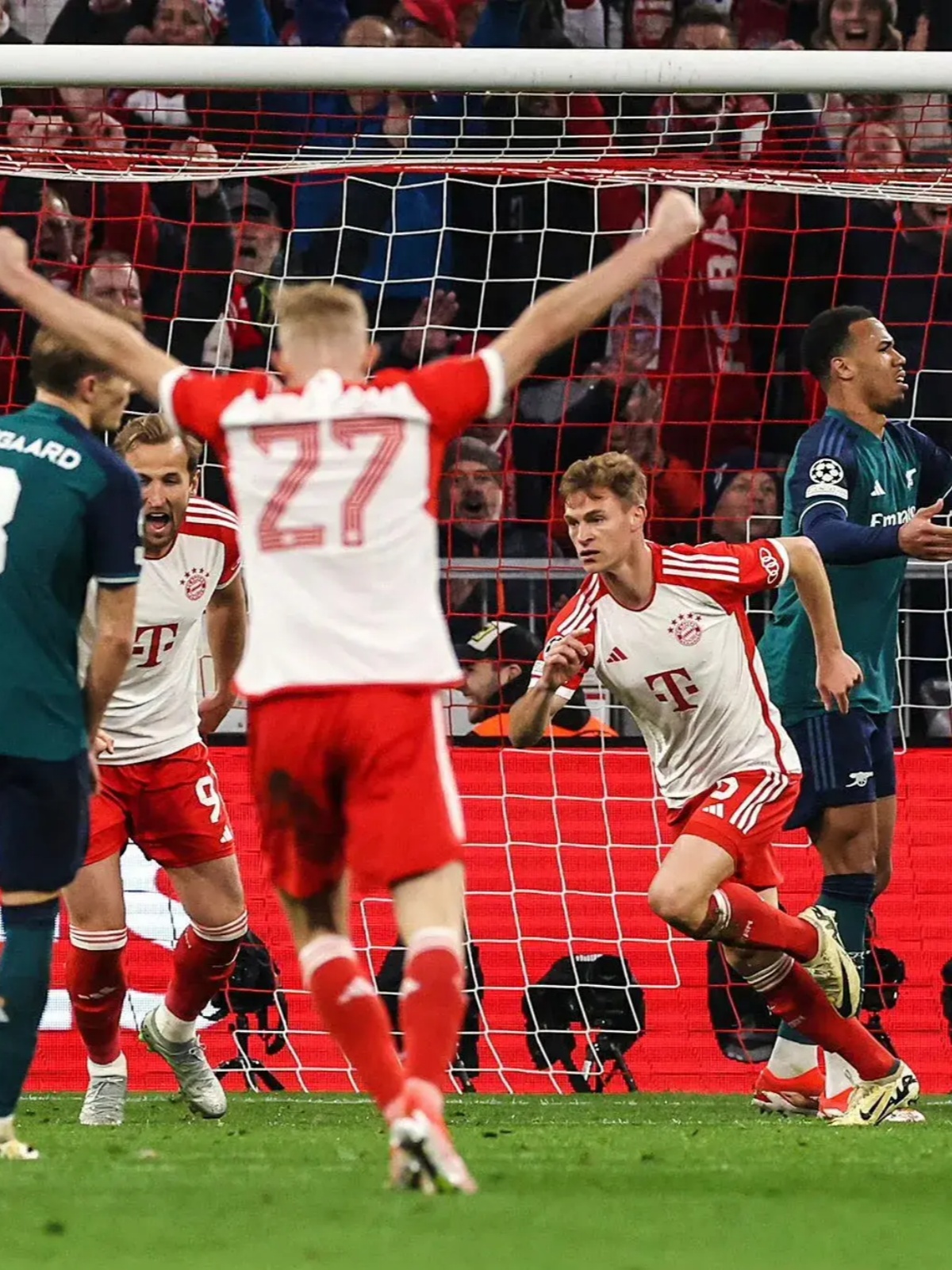 包含阿贾克斯崭露头角，欧冠半决赛挑战正式展开的词条