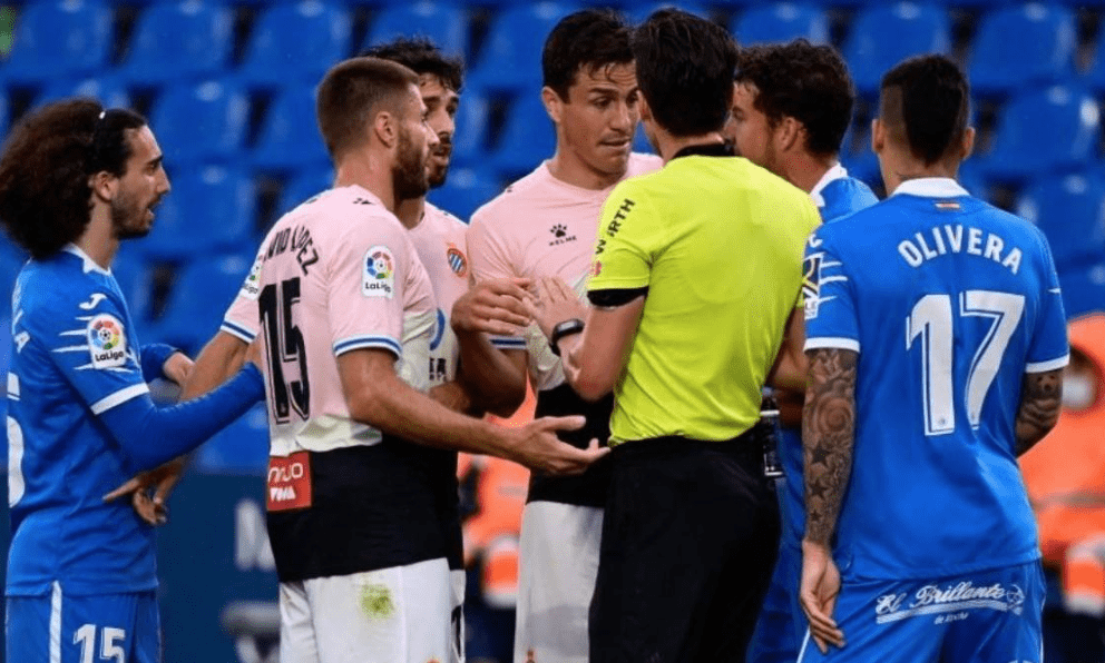 包含布里斯托尔城实现逆袭，击败对手夺冠的词条