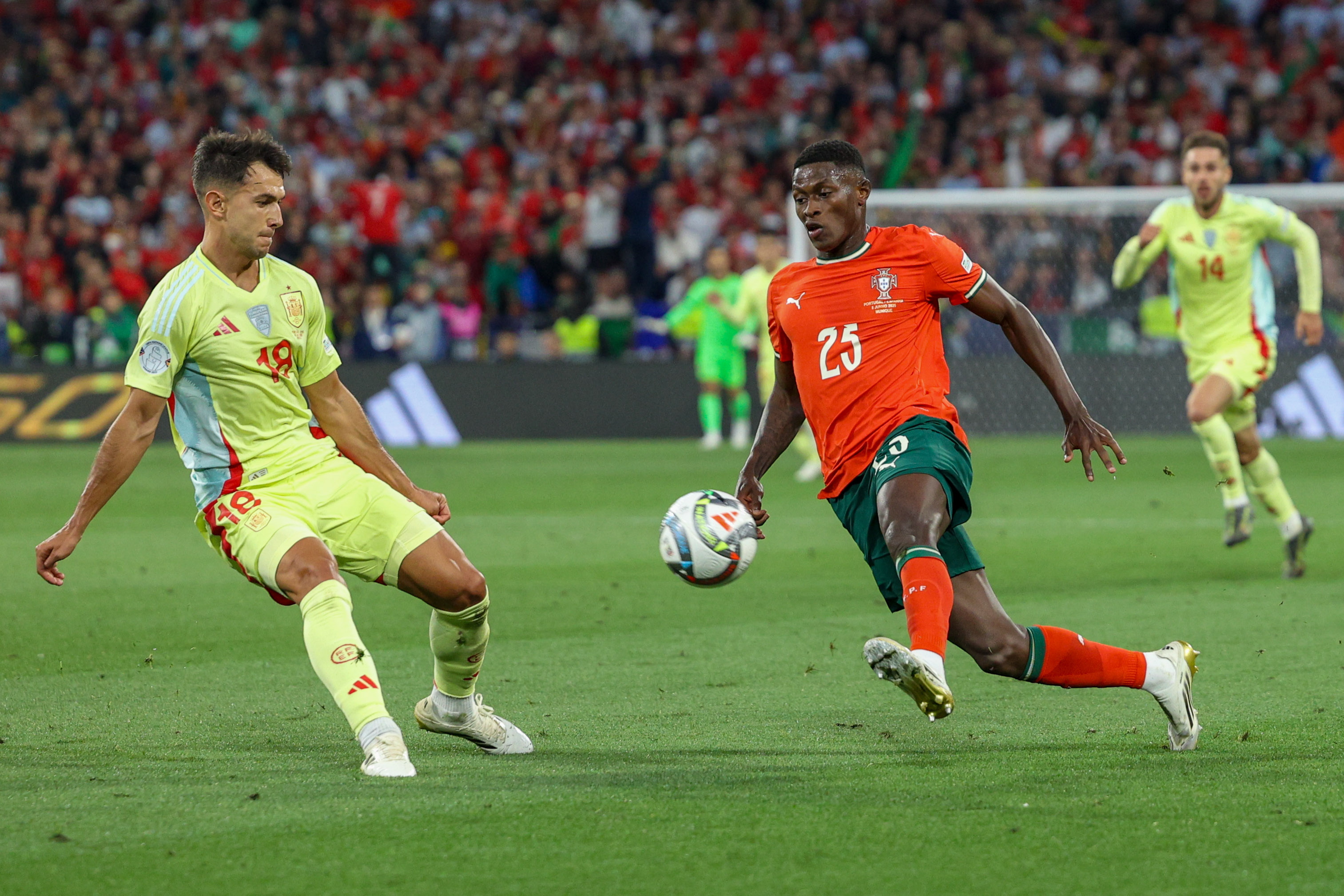 葡萄牙队主场2-0击败立陶宛，排名第二