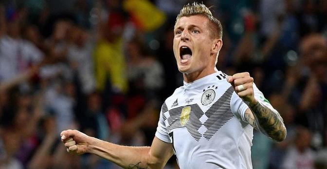 热火全队表现出色完胜尼克斯，施罗德26分的简单介绍