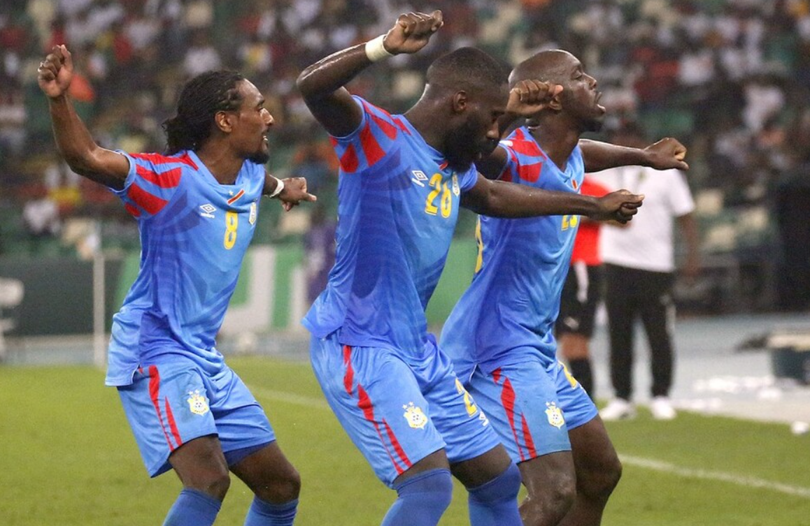 包含非洲球队取得胜利，晋级下一轮比赛的词条